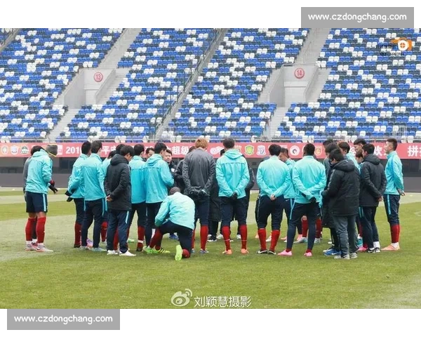 绿城迎战梅县关键之战双方为冲击积分榜全力以赴赛季走向备受关注